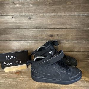 Childerns Big Kids Nike Court Borough Mid 2 Triple Black Shoes Sneakers Size 5 Y